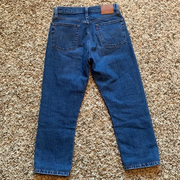 Levi’s 501 High Rise Rip Knee Straight Leg Crop